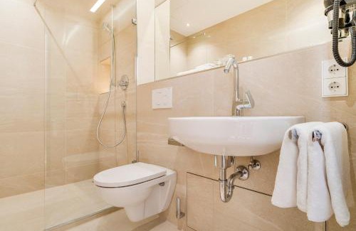 Altenerding Hotel | Hotel-Etage Apfelrot