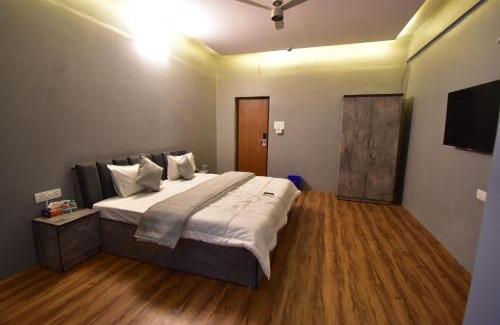 Khar Hotel | Hotel Evergreen