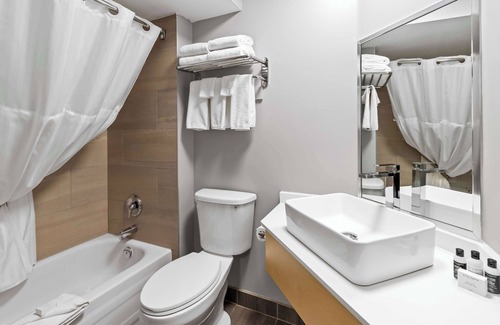 Regional District of Nanaimo Hotel | Hotel Feng, BW Signature Collection