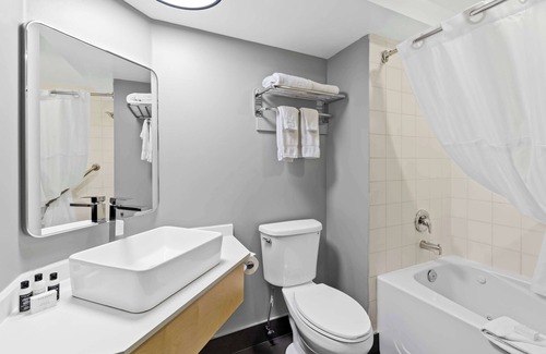 Regional District of Nanaimo Hotel | Hotel Feng, BW Signature Collection