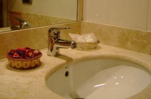 Rione XVIII Castro Pretorio Hotel | Hotel Fenicia