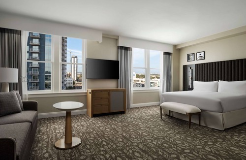 Downtown Tampa Hotel | Hotel Flor Tampa Downtown, Tapestry Collection by Hilton
