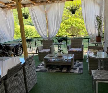 Saint-Martin-sous-Vigouroux Hotel | Hotel bar b'rock