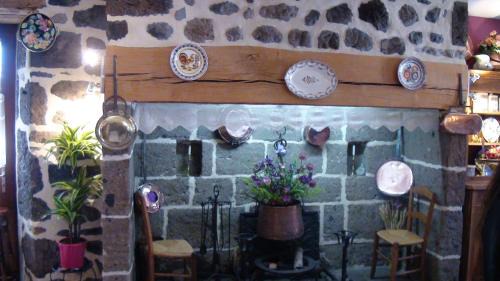 Saint-Martin-sous-Vigouroux Hotel | Hotel De La Poste