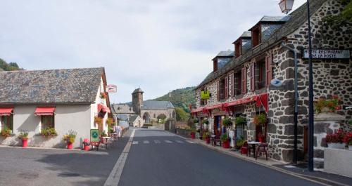 Saint-Martin-sous-Vigouroux Hotel | Hotel De La Poste