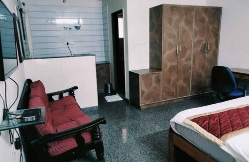 Sector 2 Hotel | Hotel G Grand by Urban Stay