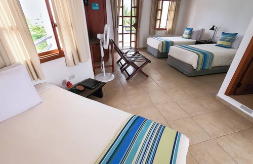 Bahia de la Academia Hotel | Hotel Galapagos Suites