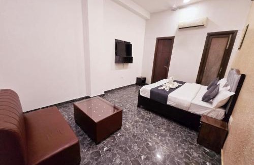 Sainik Farm Bed & Breakfast | Hotel Galaxy - IGNOU Road Saket