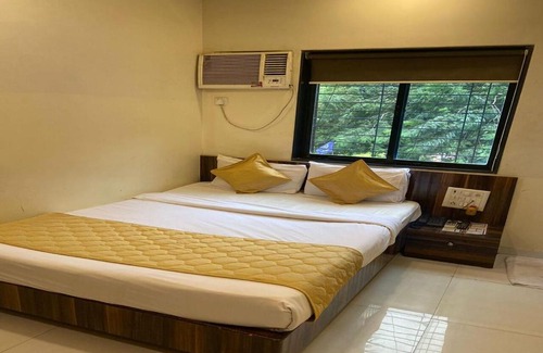 Kurla West Hotel | Hotel Garden Park - Near Bandra Kurla Complex