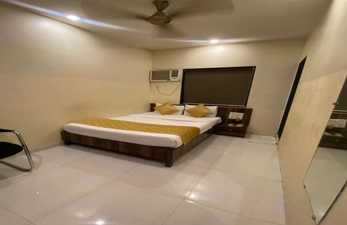 Kurla West Hotel | Hotel Garden Park - Near Bandra Kurla Complex