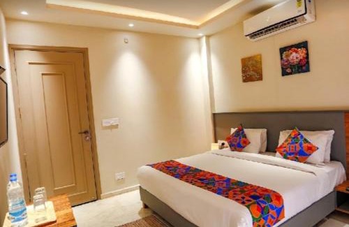 Sector 70 House | Hotel Global Corporate Noida