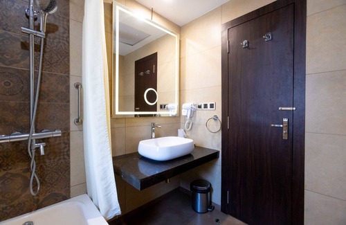 Wellington Pier Hotel | Hotel Godwin
