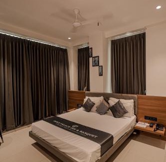 Surat Hotel | Hotel Gold Palace Inn