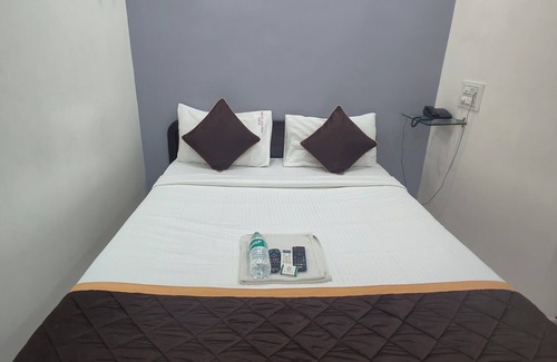 Vijaya Nagar Cabin | Hotel Golden Arch