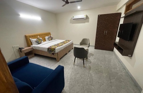 Sector 70 Hotel | Hotel Golden Arrow