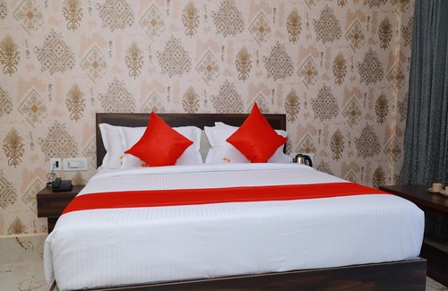 Chikkajala Hotel | Hotel Golden Cherry