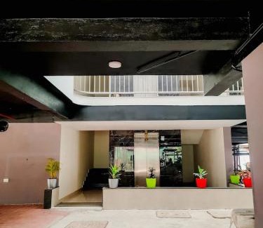 Vadakara Hotel | Hotel Golden Couch