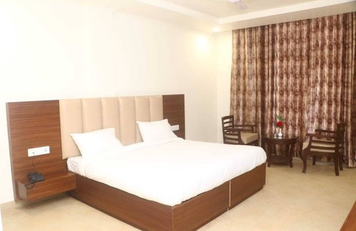 Faridabad Hotel | Hotel Grand 81
