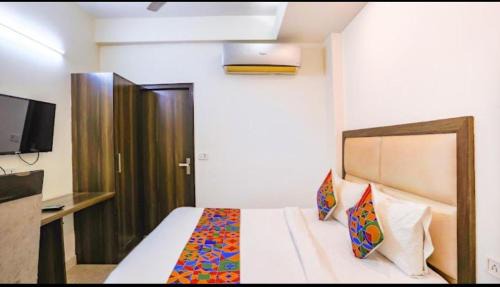 Chittaranjan Apartment | Hotel Grand bella - Greater Kailash