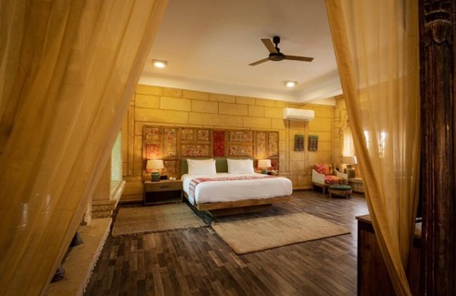 Amar Sagar Pol Hotel | Hotel Grand Khalifa