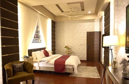 G-7 Sector Hotel | Hotel Heaven Heights
