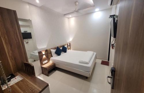 Kurla West Hotel | Hotel Heritage - Near Trade Center, Visa Consulate BKC