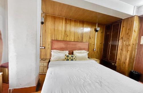 Darjeeling Hotel | HOTEL HI-DE STAY ! DARJEELING hotel-with-mountain-view Spacious-Room-with-wi-fi-and-Parking-availability - 2