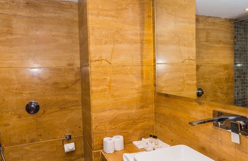 Lake Swaroop Sagar Hotel | Hotel Hilltop Palace