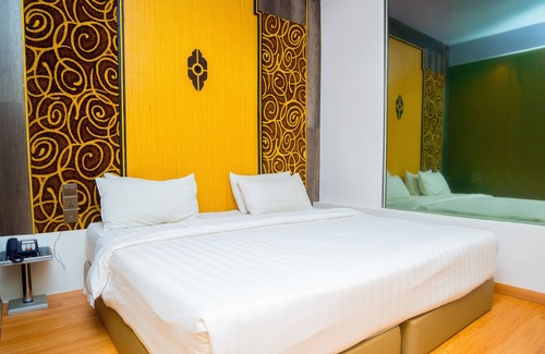 Taman Johor Jaya Hotel | Hotel Holmes