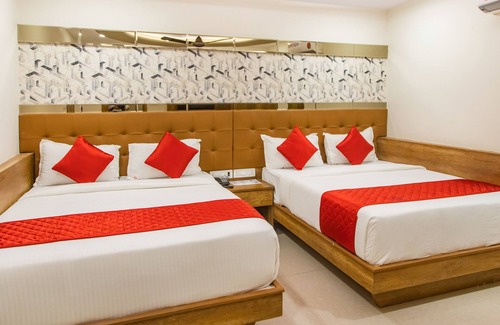Dharavi Hotel | Hotel Hometown near Sion