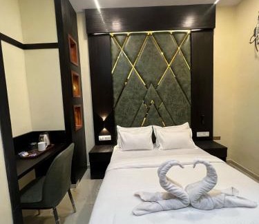 Vile Parle House | Hotel Horizon