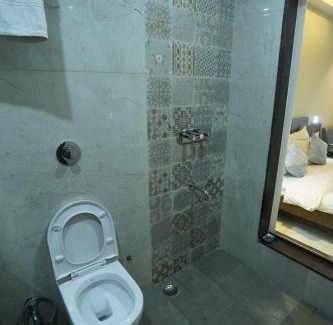 Shirdi Hotel | Hotel Hrushikesh