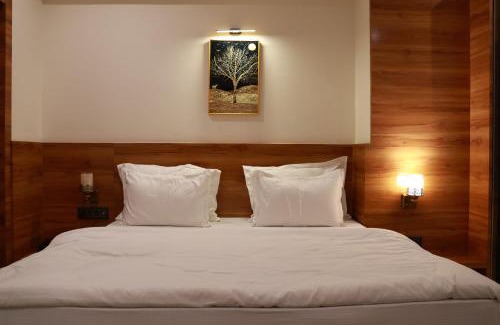 Malviya Nagar Hotel | Hotel HS Inn Swiming Pool Room