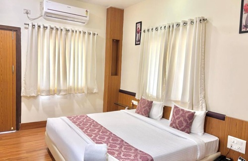 Daulatabad Hotel | Hotel Kailas Residency By Knight Hotel