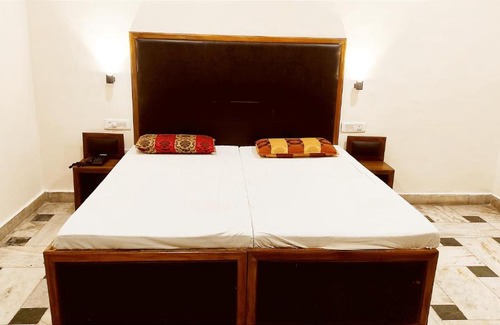 Jalandhar Hotel | HOTEL INTERNATIONAL - Bus Stand Jalandhar City