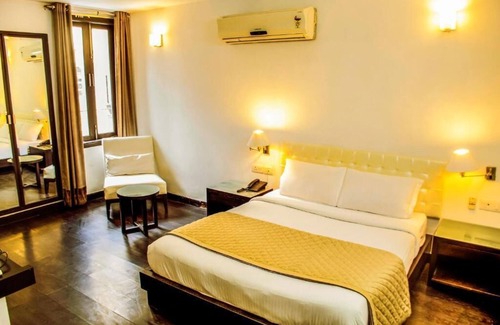 Indirapuram Hotel | Hotel IP Swarn Near Anand Vihar Vaishali