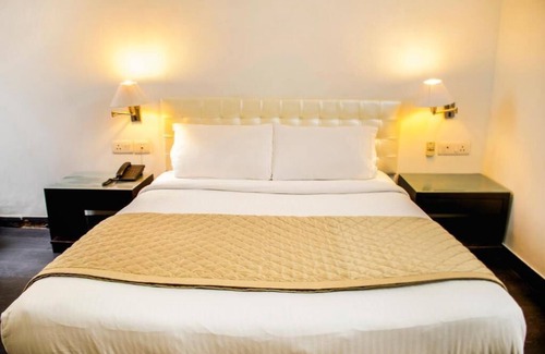 Indirapuram Hotel | Hotel IP Swarn Near Anand Vihar Vaishali