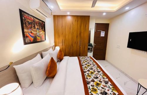 East of Kailash Hotel | Hotel Ivaan Homes opposite to Iskcon Temple East of Kailash New Delhi