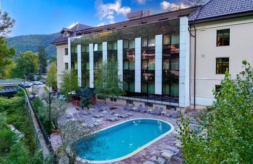 Caciulata Hotel | Hotel IZVOARE Caciulata