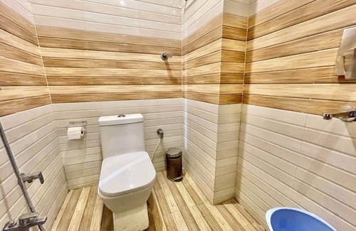 Sigra Hotel | Hotel Janaki - near Ghats & Temples