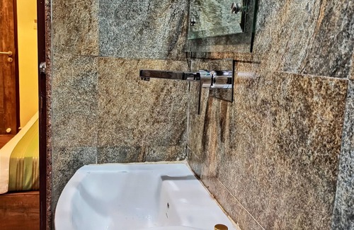 Sigra Hotel | Hotel Janki Inn Varanasi