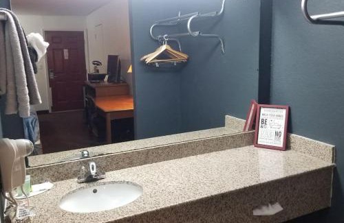 Stillwater Apartment | Hotel King Bed Hotel Room 114 Booking