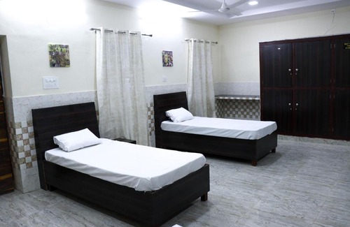 Ajmer Hotel | Hotel King Edward Memorial 50 Mtrs from Railway Station
