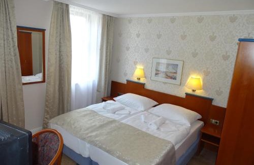 Gnadental Hotel | Hotel Kolossos Düsseldorf - Neuss
