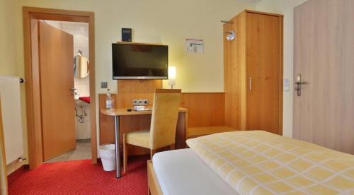 Deckenpfronn Hotel | Hotel KRONE Garni