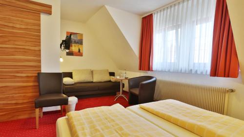 Deckenpfronn Hotel | Hotel KRONE Garni