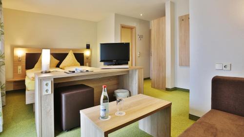 Deckenpfronn Hotel | Hotel KRONE Garni