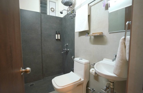Madhapur Hotel | Hotel Kyzen Smartstays -Smart Reliable
