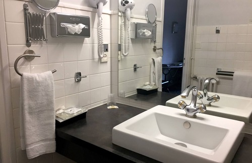 Aurillac Hotel | Hotel La Thomasse