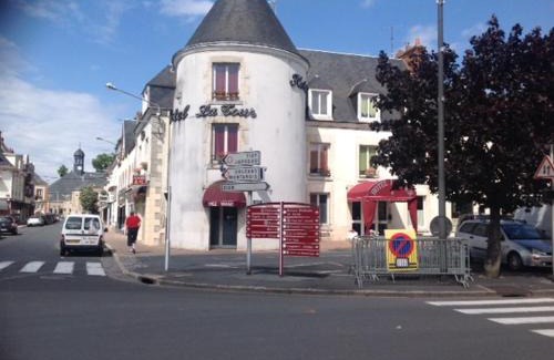 Sully-sur-Loire Hotel | Hotel La Tour